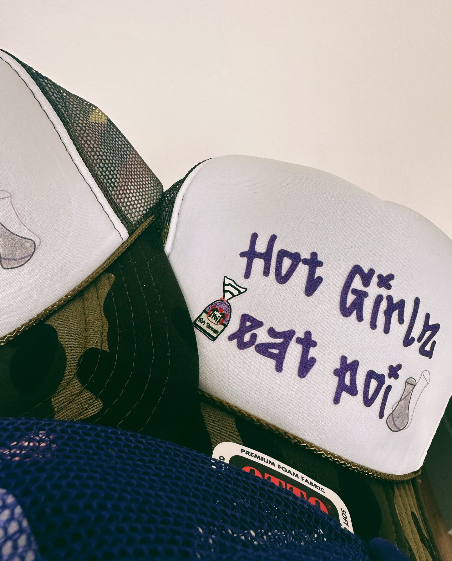 Hot Girlz Eat Poi Trucker