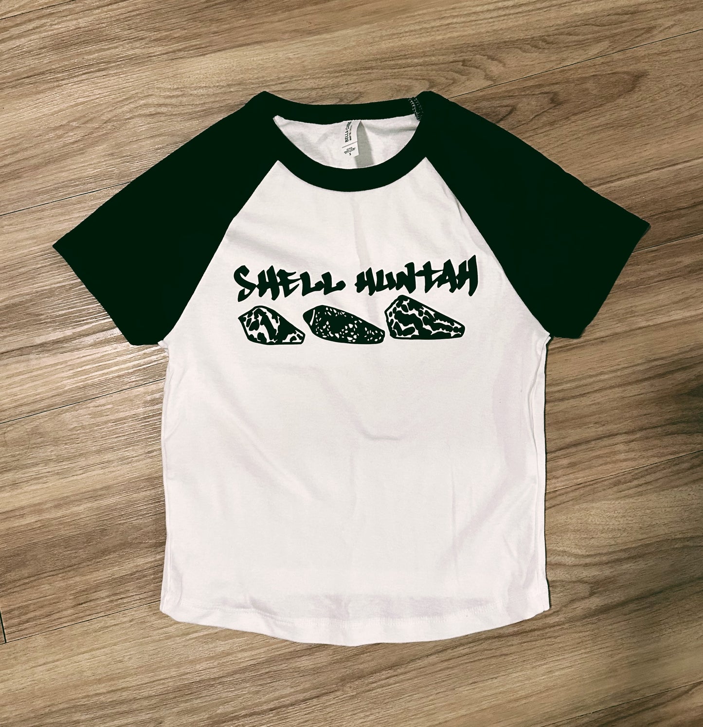 Shell huntah tee size small